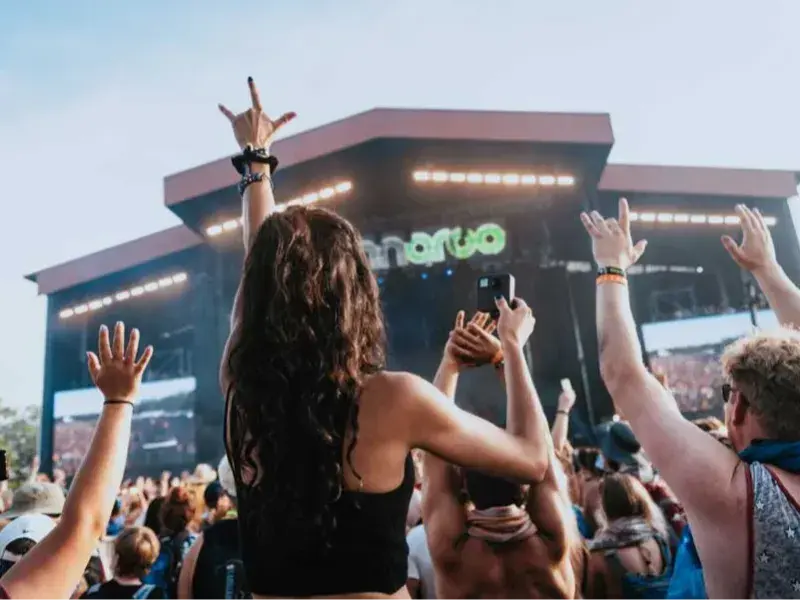 Additional Tips for How to Find Solo Travelers at Music Festivals