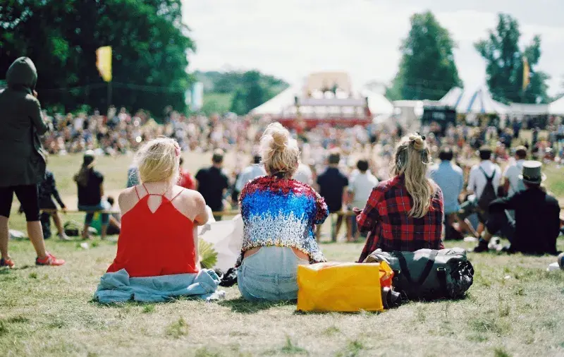 How to Find Solo Travelers at Music Festivals: Clothing and Accessories